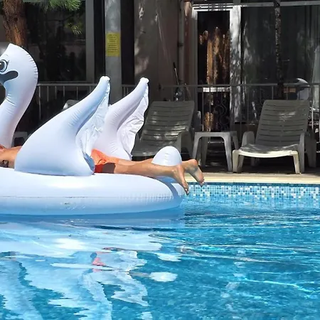 Vanilla Garden מלון דירות סאני ביץ'